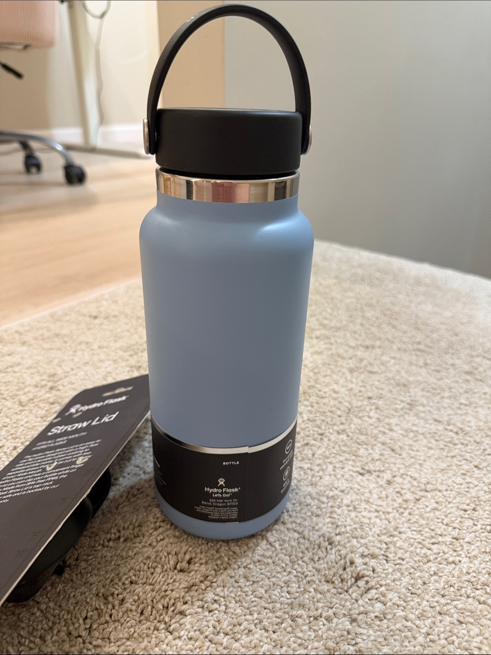 32 ounce Hydro Flask Wide Mouth Water Bottle in Rain w/Straw Lid and Straws. - Picture 5 of 6